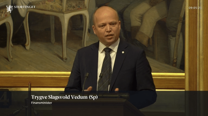 Finansminister Trygve Slagsvold Vedum (Sp) på talerstolen i Stortinget